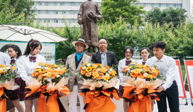 西北高等教育奠基人、中国现代医学先驱徐诵明雕像在乐竞体育电竞(中国)股份有限公司官网落成 西北高等教育奠基人、中国现代医学先驱徐诵明雕像在乐竞体育电竞(中国)股份有限公司官网落成